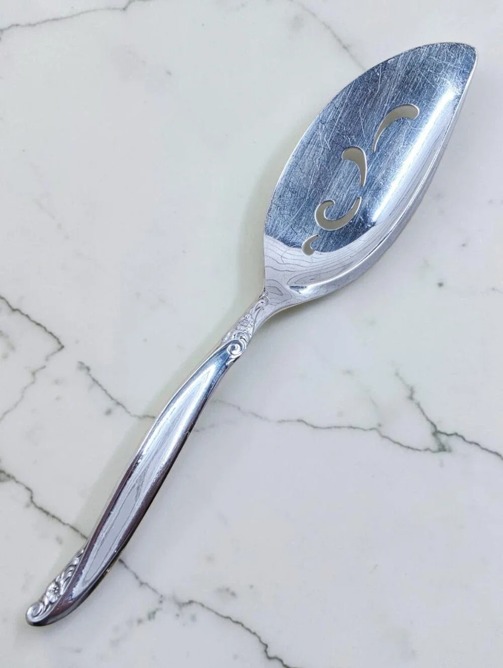 Rogers Leilani Pattern Pie Server Silverplate Vintage 60s International Silver